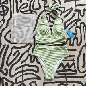 Cupshe Textured bikini set